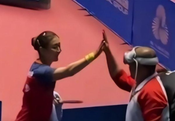 匠心智策 陈梦指导员戴VR眼镜？回应：是队医，赛后才戴的，与比赛无关